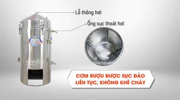 Cơm được đảo liên tục