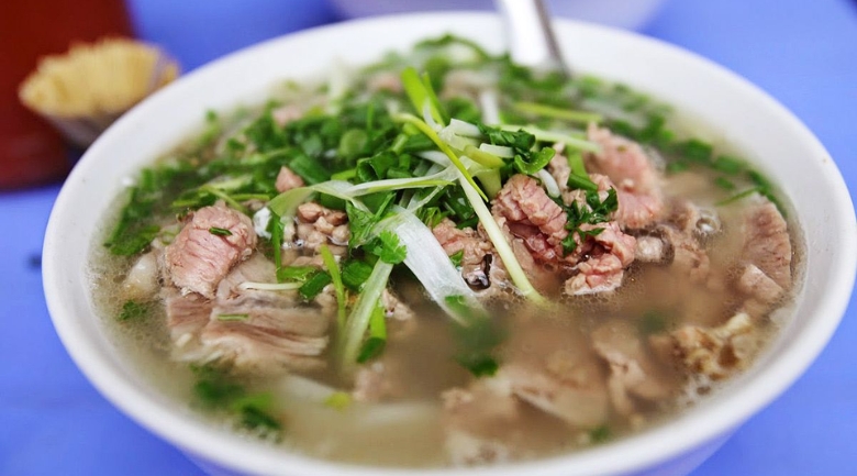 Phở Bát Đàn đa dạng món ăn như phở tái chín, phở tái, phở chín