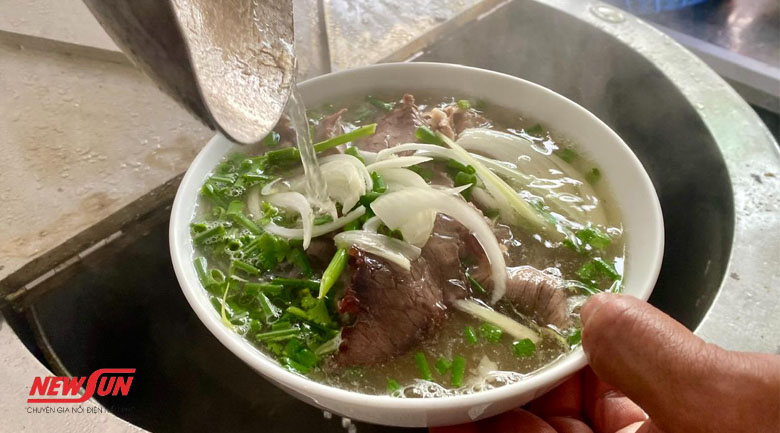 Lưu ngay TOP 5 quán phở ngon ở Hà Nội bạn nên thử một lần quán phở ngon ở Hà Nội, phở Cường Hàng Muối