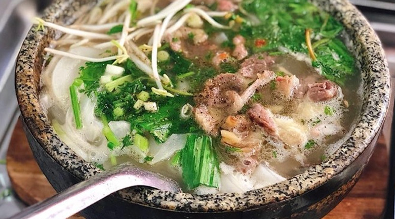 quán phở ngon ở Quảng Ninh bát đá A.T