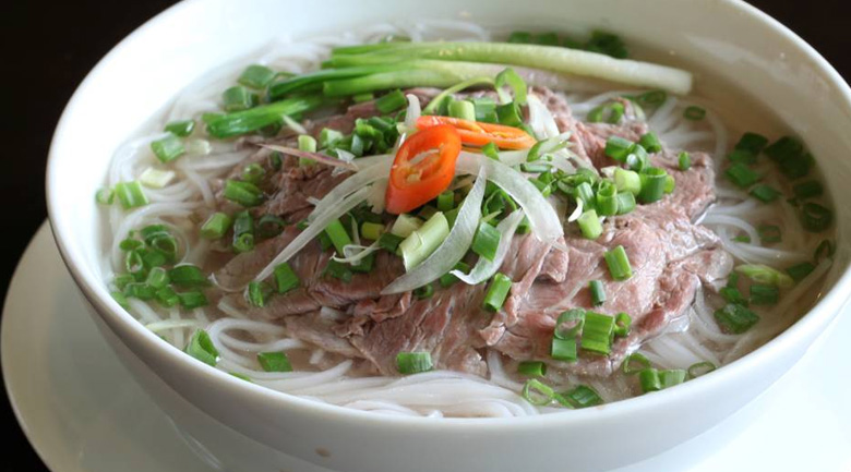 quán phở ngon ở Quảng Ninh, cô bé