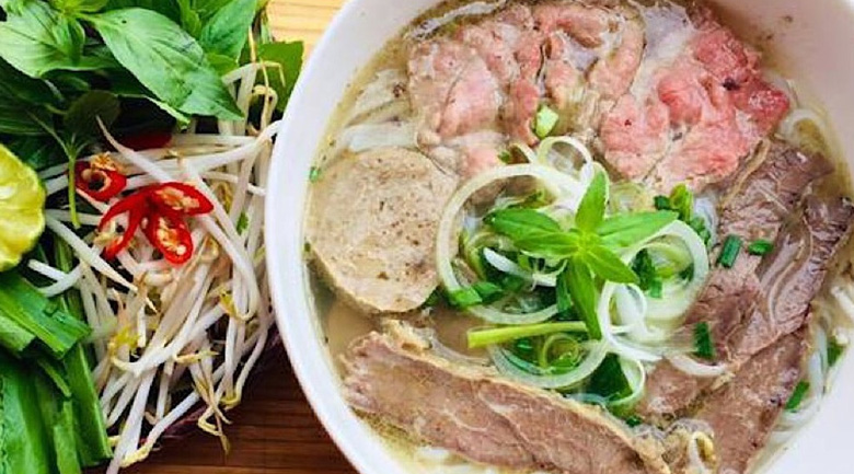 Quán phở ngon ở Hòa Bình, Hùng